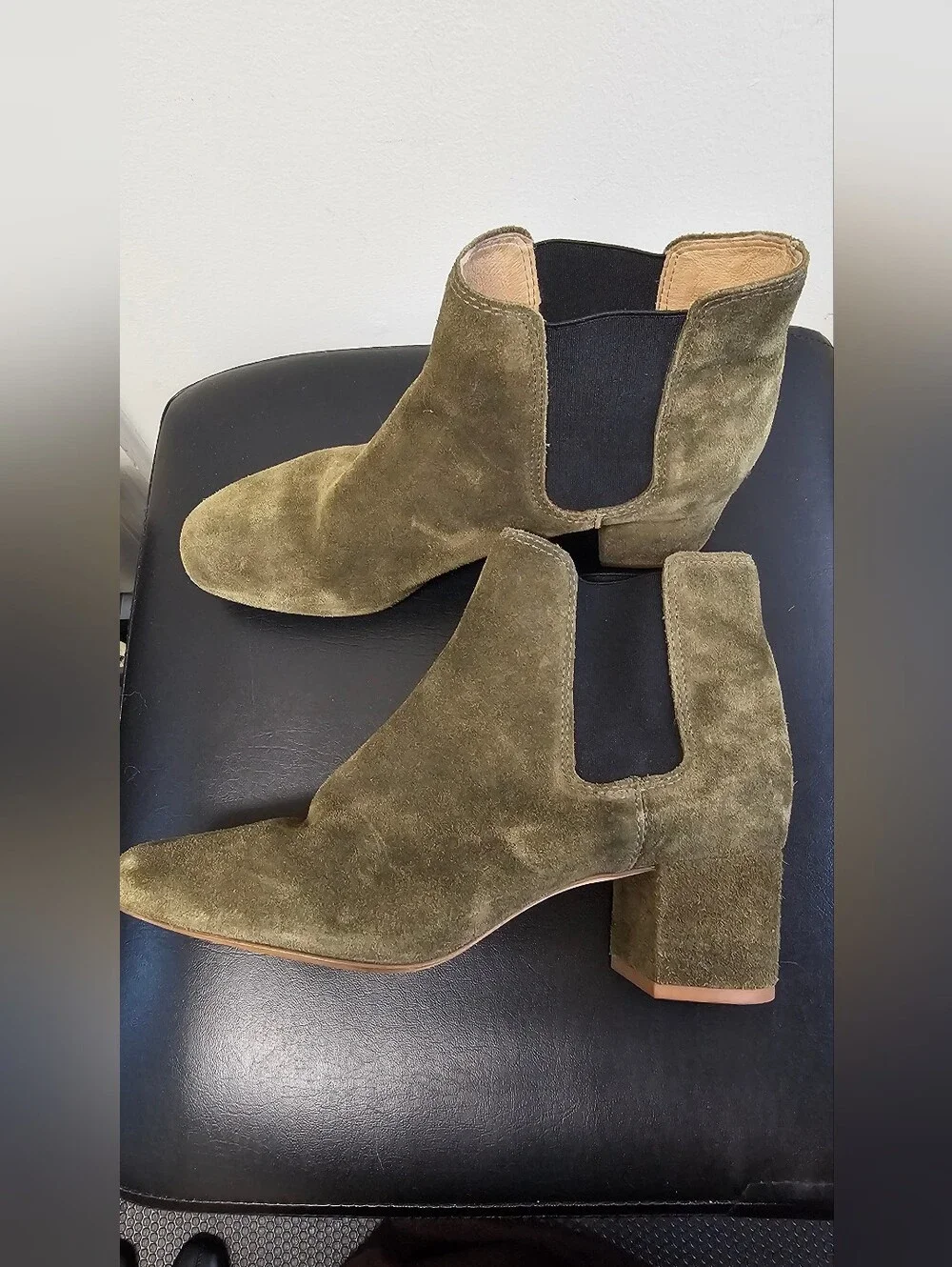Madewell The Walker Chelsea Boot in Suede (Olive / Kale Green) - Size 8.5